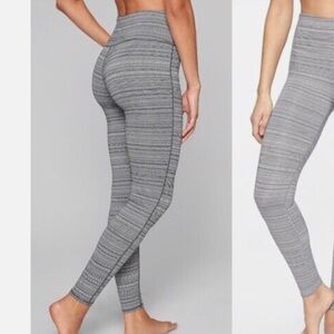 ATHLETA High Rise Sz S tight leggings Jacquard Chaturanga textured EUC